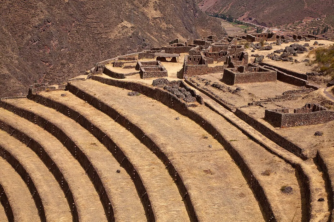 The curved Inca agricultural terraces and ruins of Pisac falling away above the valley